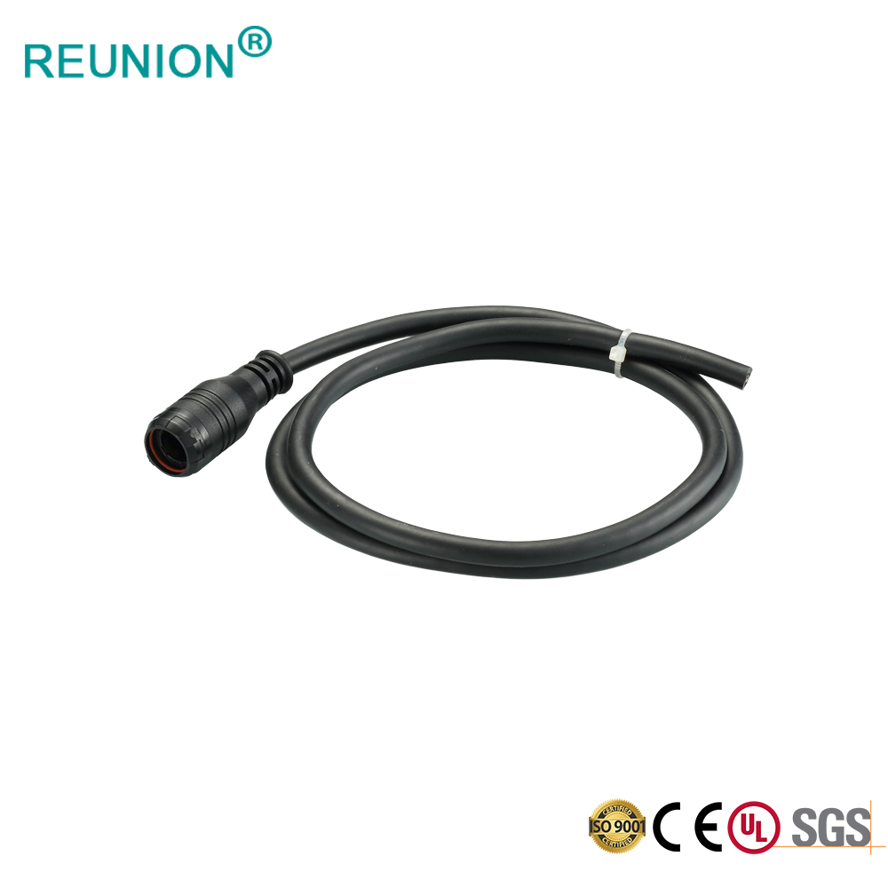 REUNION P系列 推拉自锁医疗塑料连接器